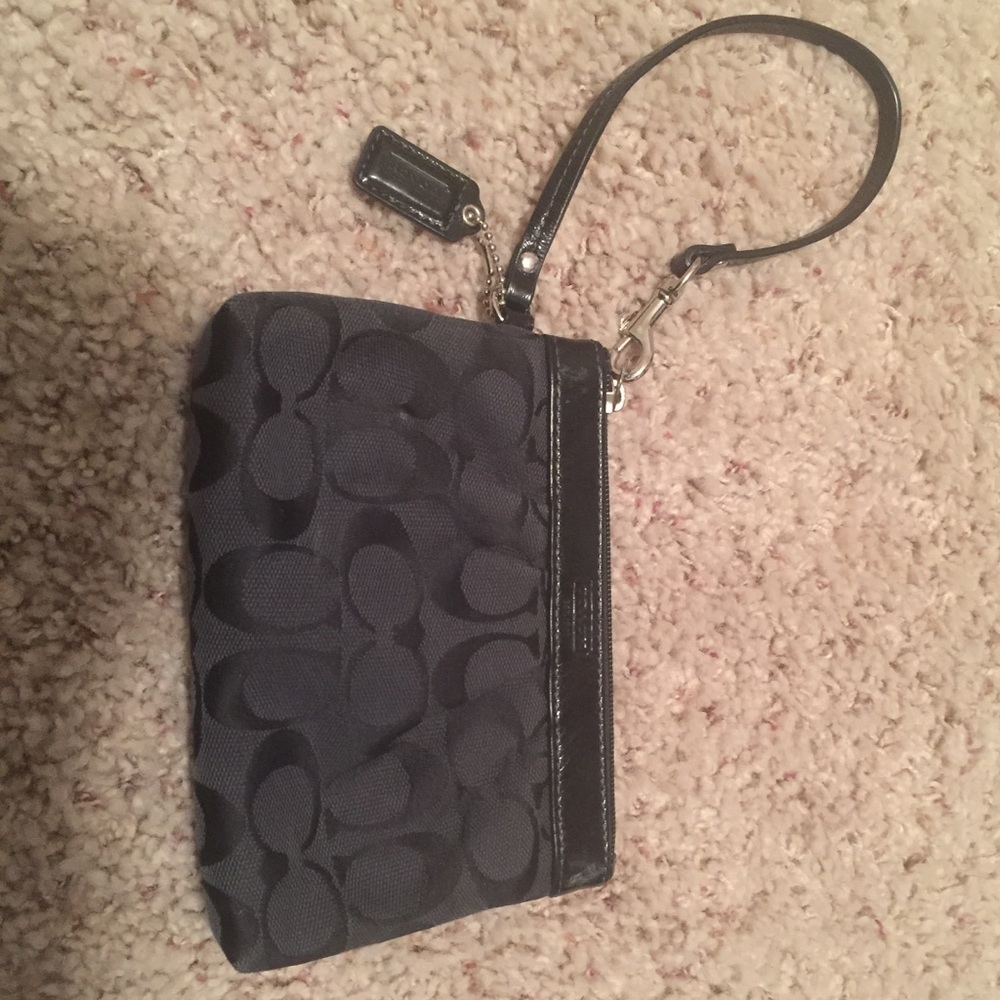 NWOT Coach Wristlet in Signature Print